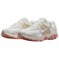 (W) Nike Air Zoom Vomero 5 'Beige Partikel Terra Blush' FJ2028-002 Lookbook (W) Nike Air Zoom Vomero 5 'Beige Partikel Terra Blush' FJ2028-002