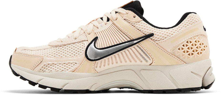 (W) Nike Air Zoom Vomero 5 'Mutiara Putih Chrome' FN6742-200 Lookbook (W) Nike Air Zoom Vomero 5 'Mutiara Putih Chrome' FN6742-200