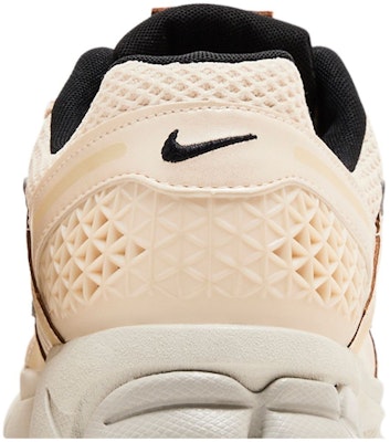 (Women) Nike Air Zoom Vomero 5 'Pearl White Chrome' FN6742-200 Sizing (Women) Nike Air Zoom Vomero 5 'Pearl White Chrome' FN6742-200