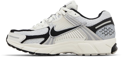 (W) Nike Air Zoom Vomero 5 'Photon Dust Hitam' HQ1182-001 Lookbook (W) Nike Air Zoom Vomero 5 'Photon Dust Hitam' HQ1182-001