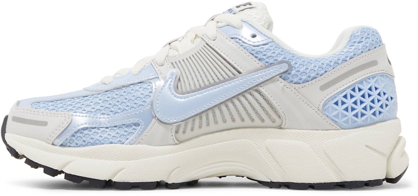 (W) Nike Air Zoom Vomero 5 'Royal Tint' Sepatu Olahraga Pria Wanita Terbaru FJ4588-025 Lookbook (W) Nike Air Zoom Vomero 5 'Royal Tint' Sepatu Olahraga Pria Wanita Terbaru FJ4588-025