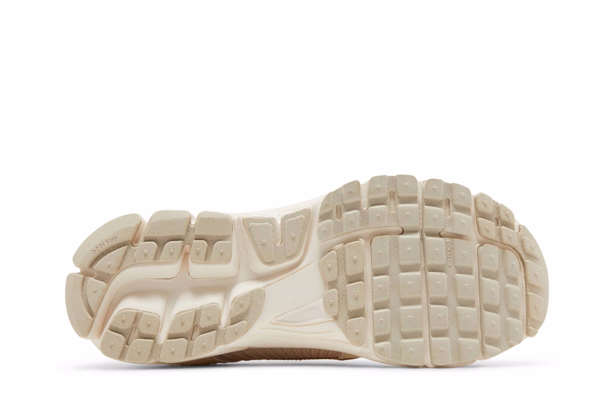 (Women) Nike Air Zoom Vomero 5 'Sail Light Orewood Brown'
