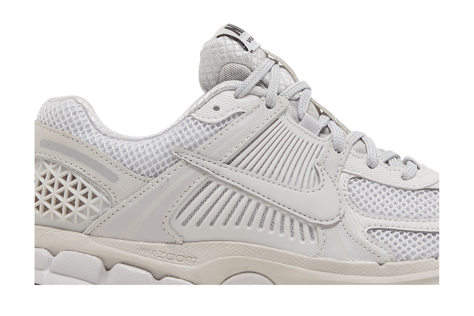 Lookbook (W) Nike Air Zoom Vomero 5 'Putih Abu-Abu' FQ7079-100