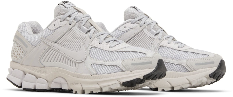 (W) Nike Air Zoom Vomero 5 'Putih Abu-Abu' FQ7079-100 1