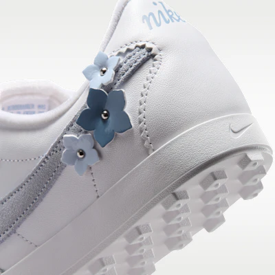 (W) Nike Astrograbber "Florette" Blanc/Bleu Travail/Bleu Hydrogène IM9990-100 Cheap (W) Nike Astrograbber "Florette" Blanc/Bleu Travail/Bleu Hydrogène IM9990-100