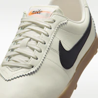 Sizing (W) Nike Astrograbber Cuero Sail/Goma Amarilla/Negro II1259-100