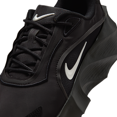 Sizing (W) Nike Aura Edge Hitam/Putih Summit HQ7025-003