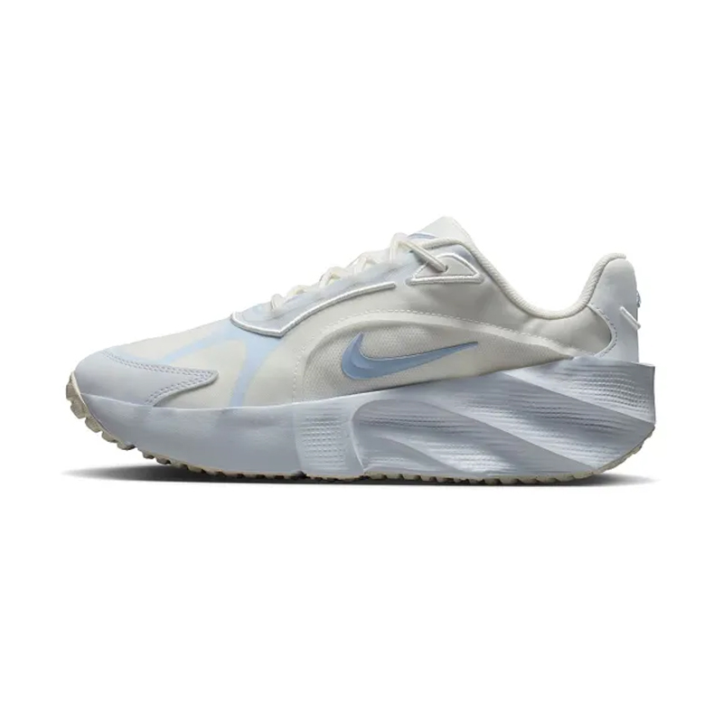 (W) Nike Aura Edge Sneakers