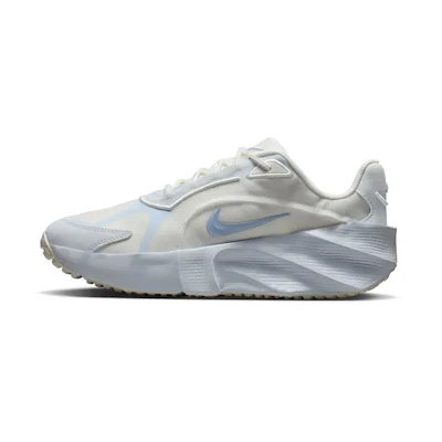 (W) Nike Aura Edge Sneakers