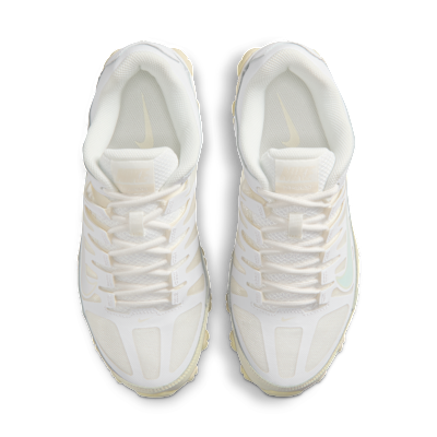 Shop (W) Nike Axis 8 TR Putih/Sale/Susu Kelapa/Putih IO2400-100