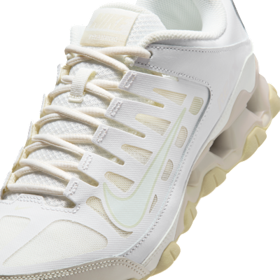 Sizing (W) Nike Axis 8 TR Putih/Sale/Susu Kelapa/Putih IO2400-100