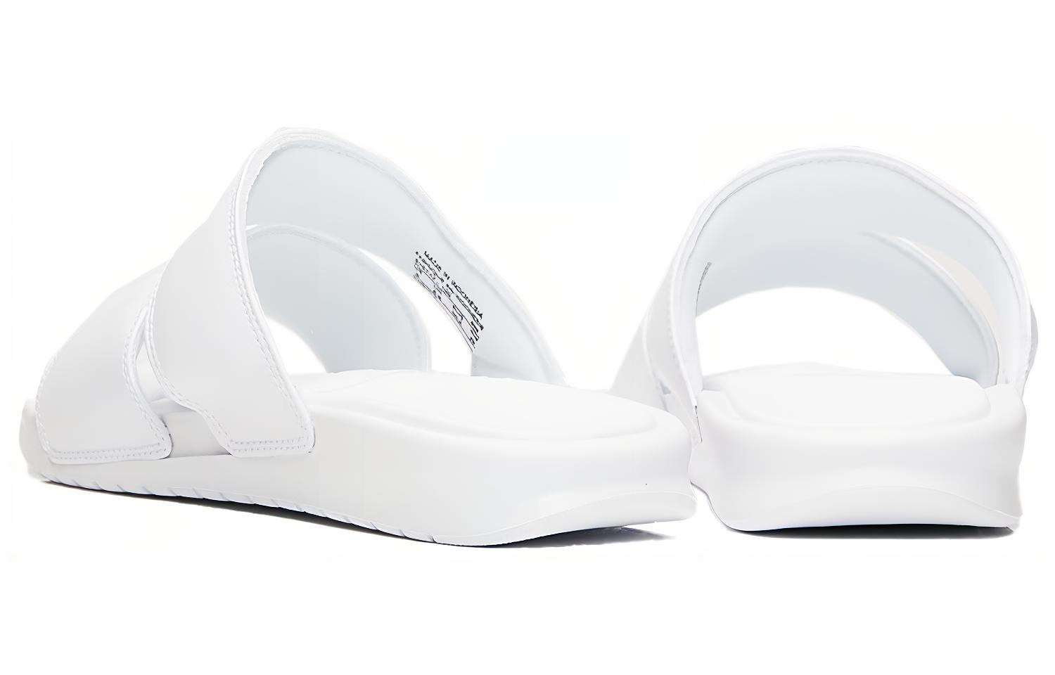 Shop （女性）Nike Benassi Duo Ultra 拖鞋『白色』819717-100