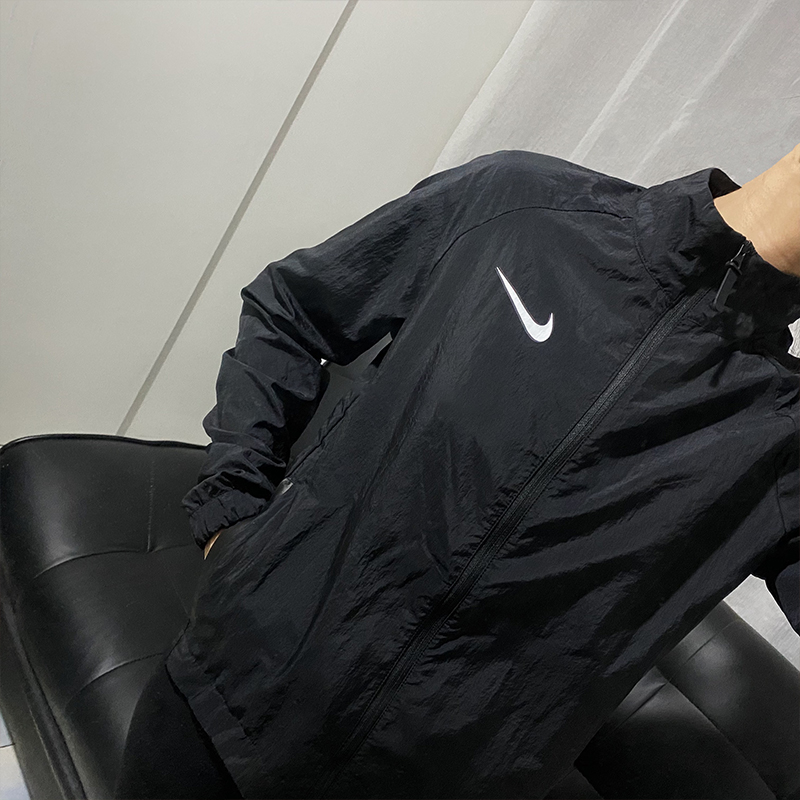 (Women) Nike Black Contrast Logo Print Standing Collar Jacket DC3942-010 圖 3