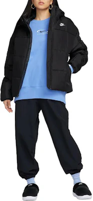 (W) Nike Jaket Hoodie Loose Fit Zip-Up Hitam dengan Print Huruf FB7673-010 Lookbook (W) Nike Jaket Hoodie Loose Fit Zip-Up Hitam dengan Print Huruf FB7673-010