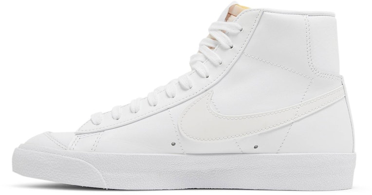 (W) Nike Blazer '77 Vintage Mid 'Putih Triple' CZ1055-117 Lookbook (W) Nike Blazer '77 Vintage Mid 'Putih Triple' CZ1055-117