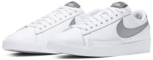 (W) Nike Blazer Low LE 'Putih Perak Metalik' AV9370-106 Lookbook (W) Nike Blazer Low LE 'Putih Perak Metalik' AV9370-106