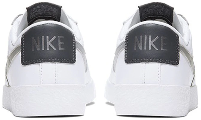Nike Blazer Low LE 復古 低筒 滑板鞋 女款 白銀 Shop Nike Blazer Low LE 復古 低筒 滑板鞋 女款 白銀