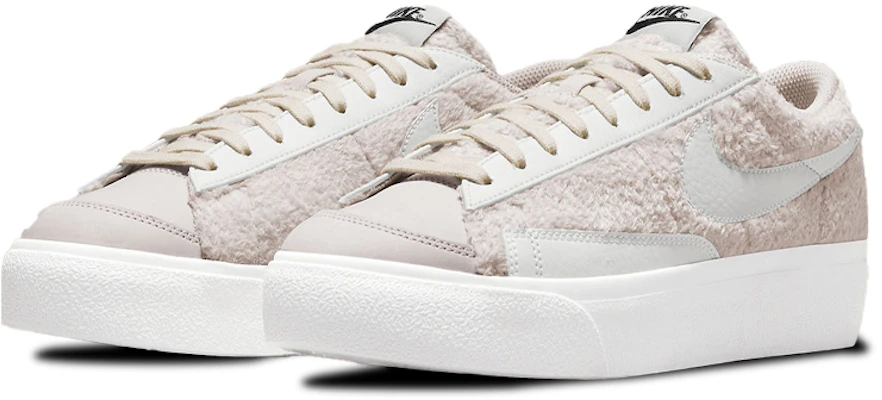 (W) Nike Blazer Low Platform ''Light Bone'' Scarpe da Ginnastica DO6715-001 Lookbook (W) Nike Blazer Low Platform ''Light Bone'' Scarpe da Ginnastica DO6715-001