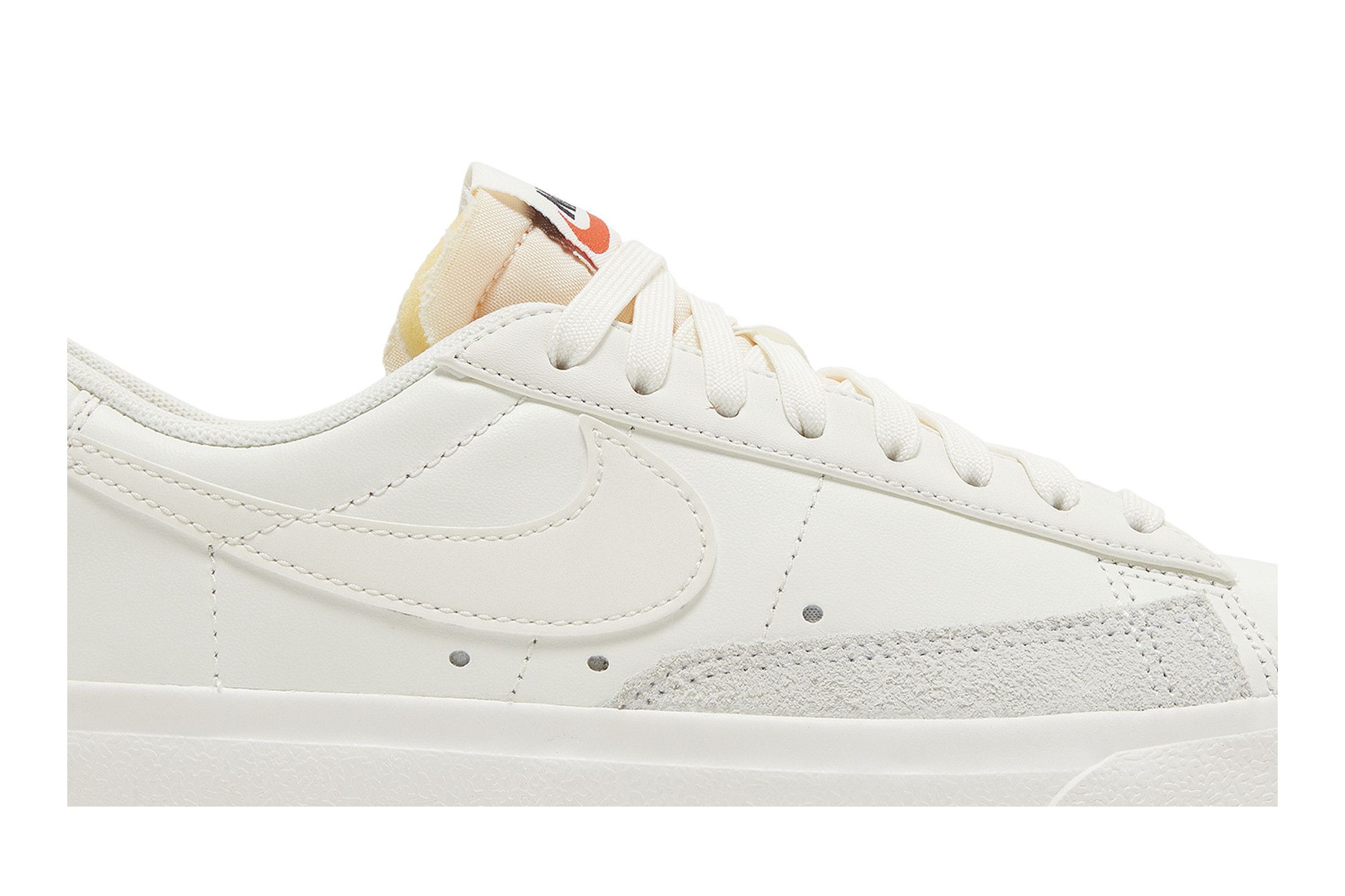 Lookbook (W) Nike Blazer Low Platform ''Triple Sail'' Scarpe donna DJ0292-105