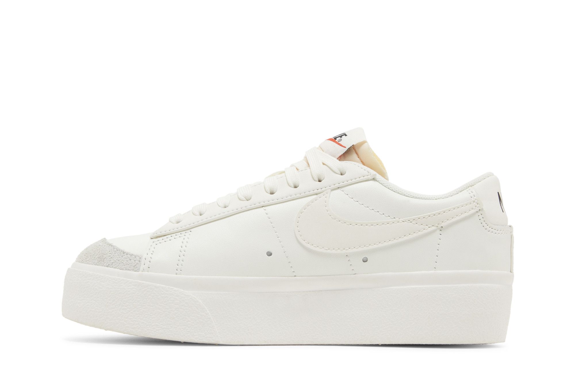 Shop (W) Nike Blazer Low Platform ''Triple Sail'' Scarpe donna DJ0292-105