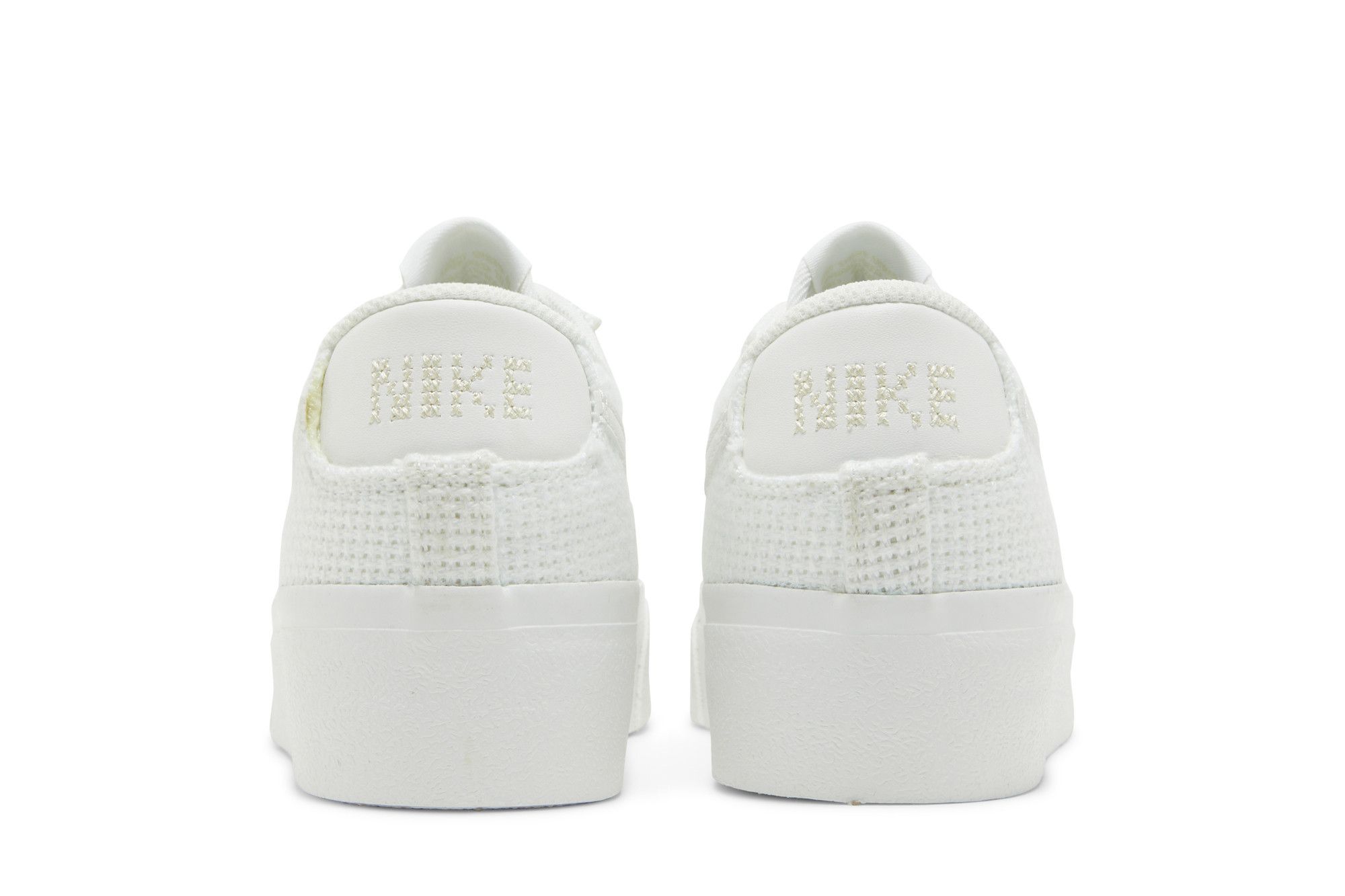 Sizing (W) 나이키 블레이저 로우 플랫폼 에센셜 "화이트 우븐" DN0744-100