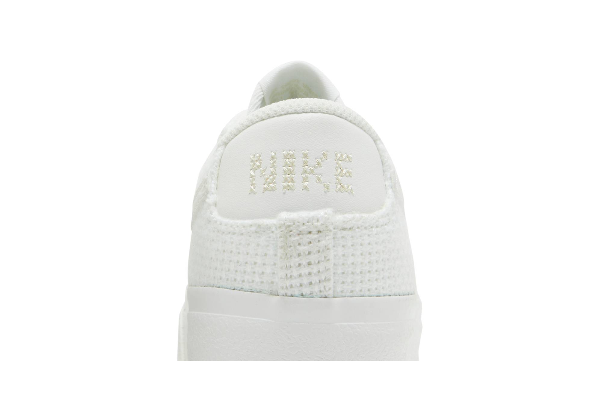 Sizing （女性）Nike Blazer Low Platform Essential ‘Summit White Woven’ DN0744-100