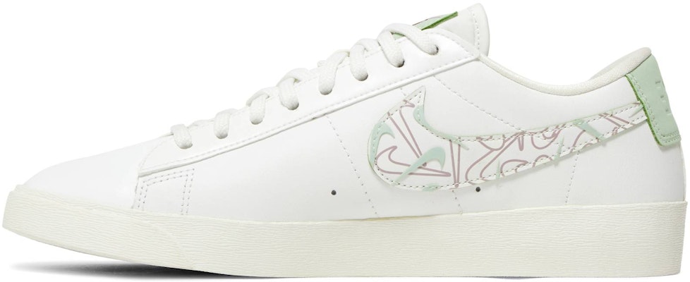 (W) Nike Blazer Low SE 'Valentine's Day' Edisi Hari Kasih Sayang CT5750-100 Lookbook (W) Nike Blazer Low SE 'Valentine's Day' Edisi Hari Kasih Sayang CT5750-100