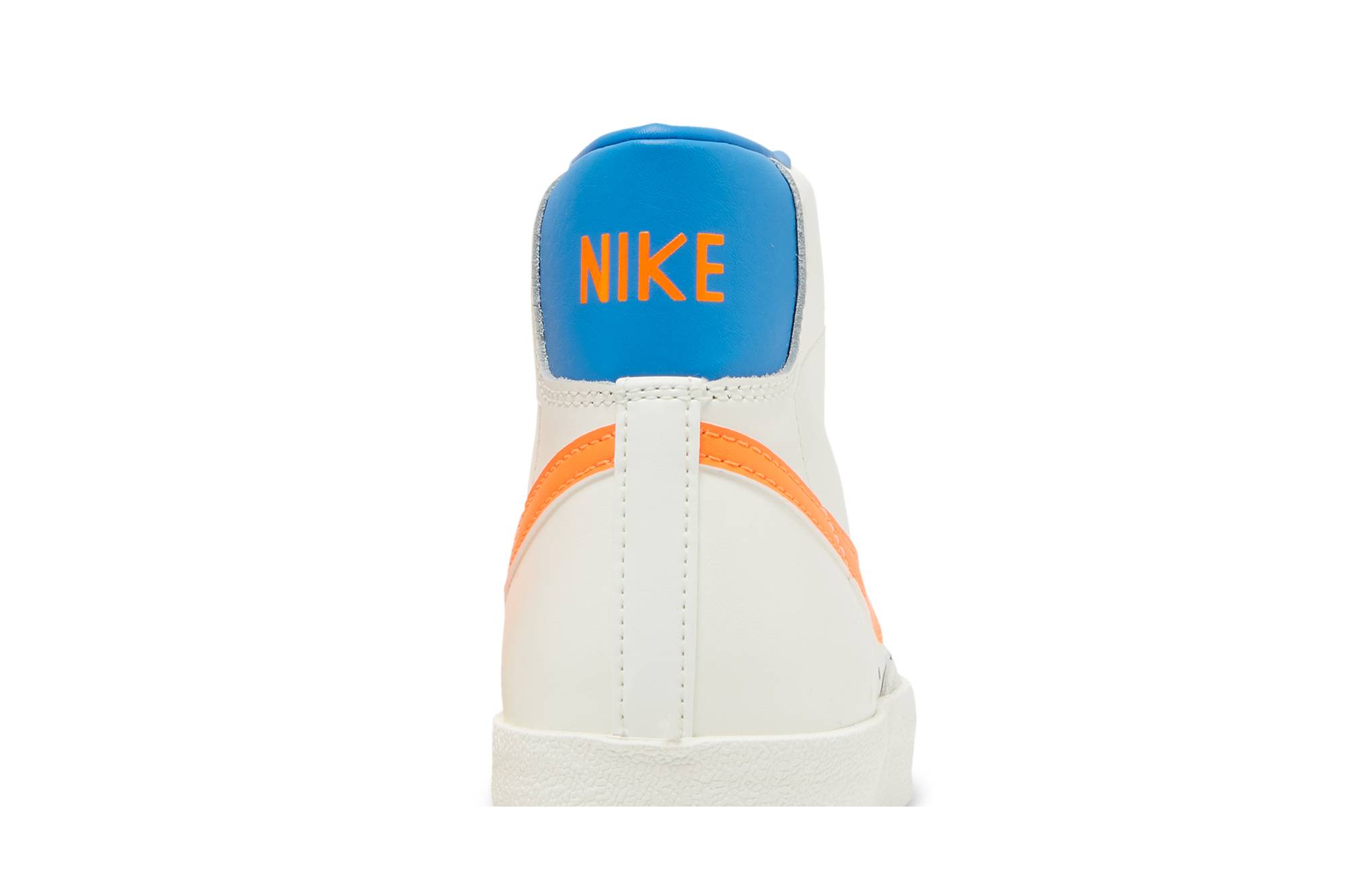 Sizing (W) Nike Blazer Mid '77 'Sail Total Orange' Pria/Wanita Sneakers DQ4692-100