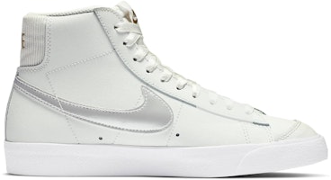 (W) Nike Blazer Mid '77 'Putih Summit' DD6610-100 Order (W) Nike Blazer Mid '77 'Putih Summit' DD6610-100