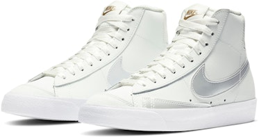 (W) Nike Blazer Mid '77 'Putih Summit' DD6610-100 Lookbook (W) Nike Blazer Mid '77 'Putih Summit' DD6610-100