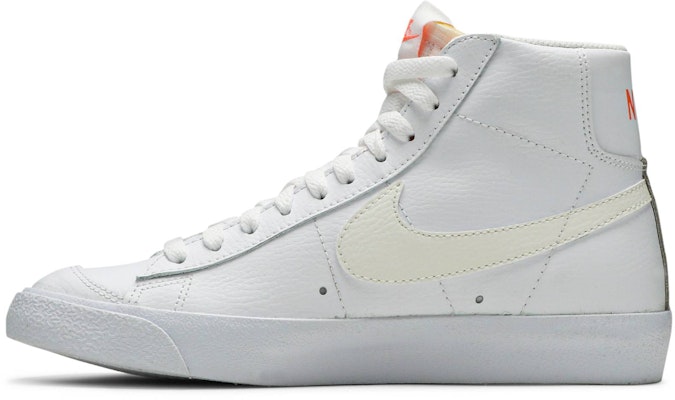 (W) ナイキ ブレーザー MID '77 ビンテージ "金章" DC1421-100 Lookbook (W) ナイキ ブレーザー MID '77 ビンテージ "金章" DC1421-100