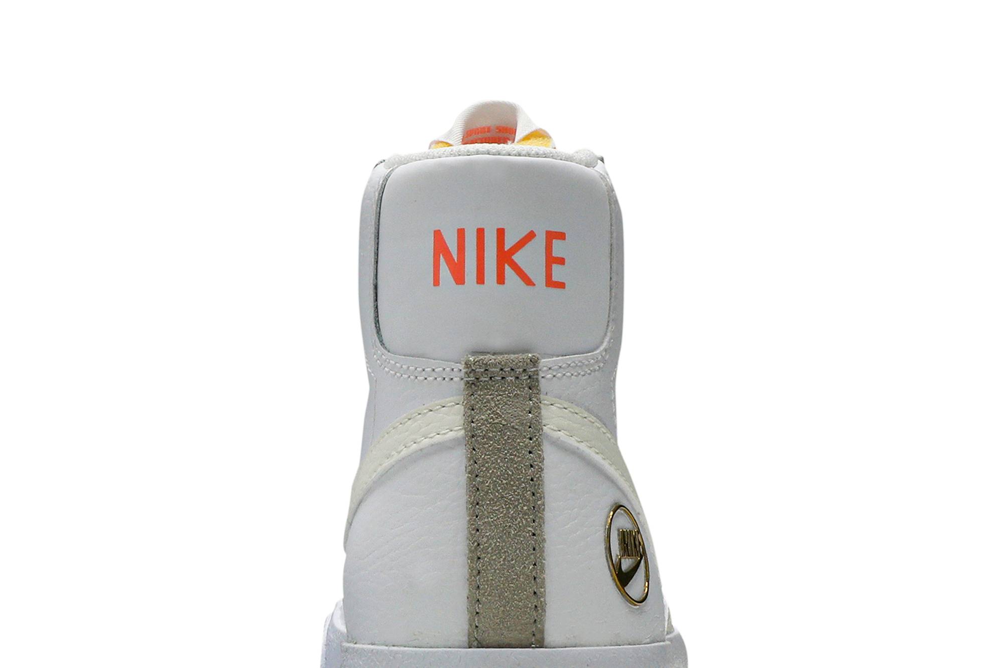 Sizing (W) 耐克Blazer Mid 77 复古金色徽章款 DC1421-100