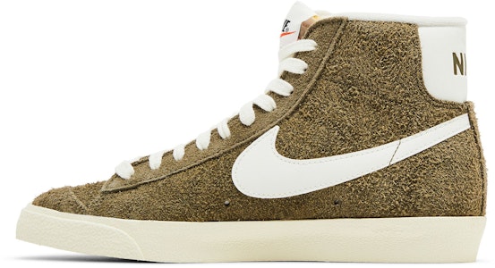 (W) 나이키 블레이저 미드 '77 빈티지 '올리브 스웨이드' DV7006-201 Lookbook (W) 나이키 블레이저 미드 '77 빈티지 '올리브 스웨이드' DV7006-201