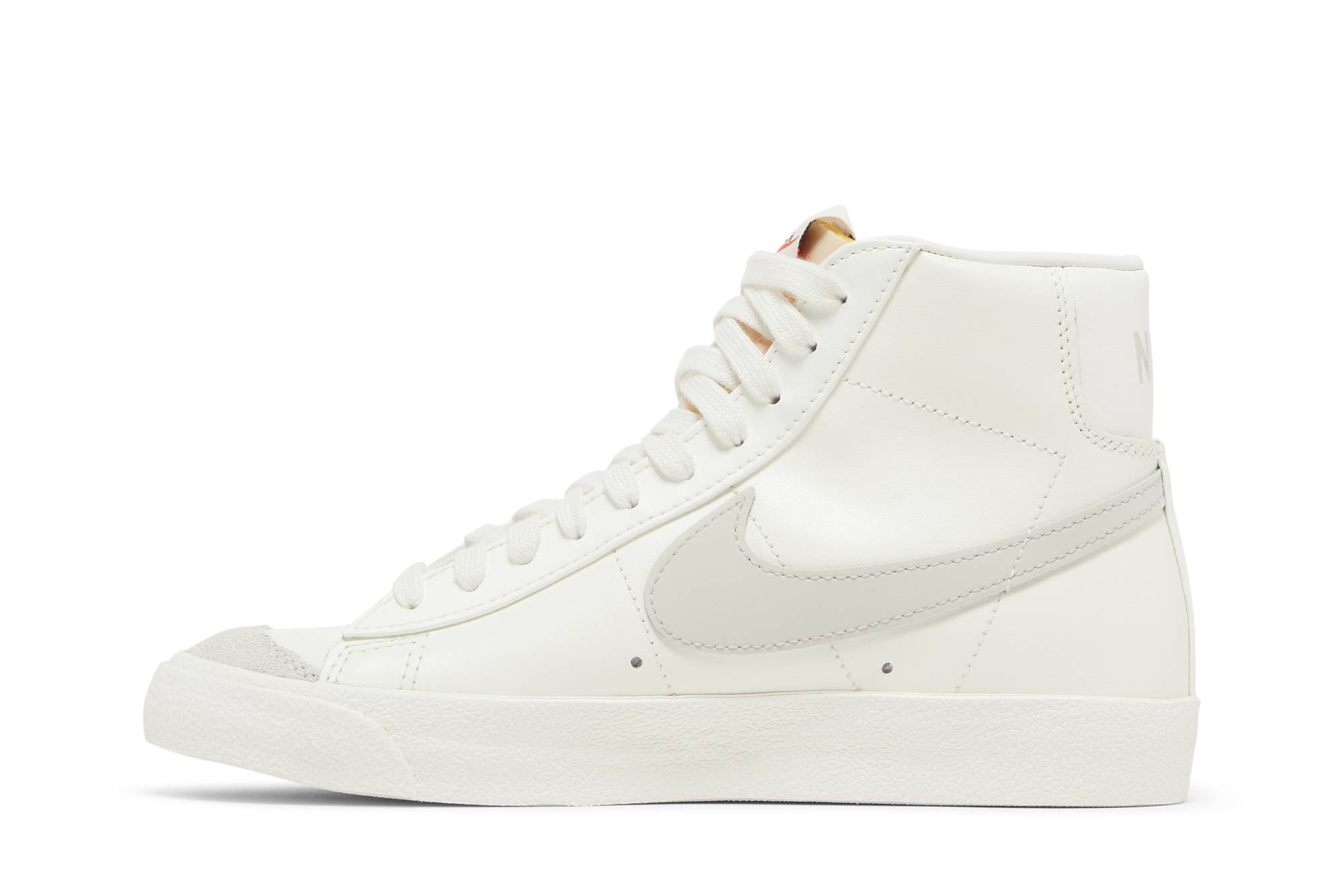 Lookbook （女款）Nike Blazer Mid ’77 復古 'Sail Bone' CZ1055-120