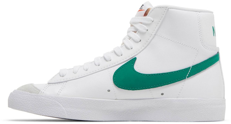 (女款)Nike Blazer Mid '77 經典復刻系列「白色孔雀石」CZ1055-119 Lookbook (女款)Nike Blazer Mid '77 經典復刻系列「白色孔雀石」CZ1055-119