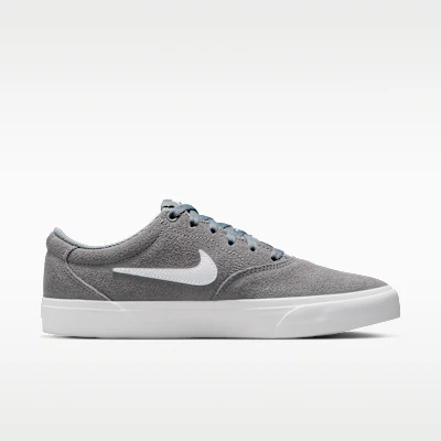(W) Nike Charge Suede Grigio Freddo/Bianco IM4399-004 Lookbook (W) Nike Charge Suede Grigio Freddo/Bianco IM4399-004