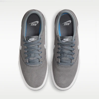 (W) Nike Charge Suede Grigio Freddo/Bianco IM4399-004 Shop (W) Nike Charge Suede Grigio Freddo/Bianco IM4399-004