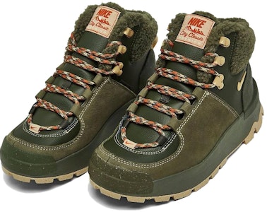 (W) Nike City Classic Premium 'Cargo Khaki Sesame' - Verde Cargo y Sésamo FD0211-300 Lookbook (W) Nike City Classic Premium 'Cargo Khaki Sesame' - Verde Cargo y Sésamo FD0211-300