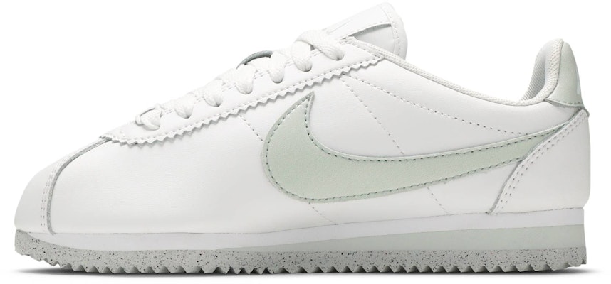 (W) Nike Classic Cortez Flyleather Blanco Plata Claro AR4874-100 Lookbook (W) Nike Classic Cortez Flyleather Blanco Plata Claro AR4874-100