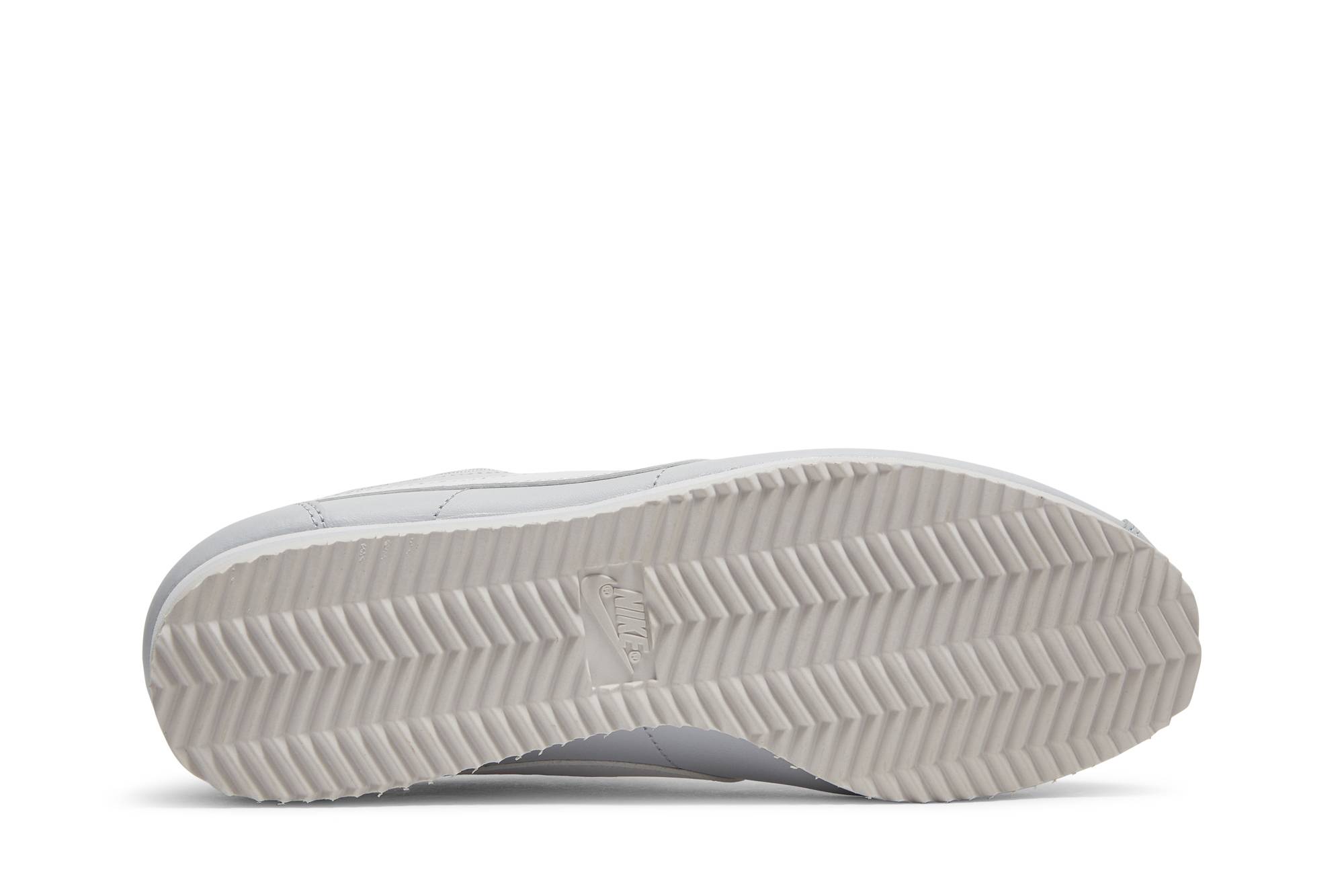 Shop Nike Cortez 皮革復古休閒 低筒 跑步鞋 女款 足球灰