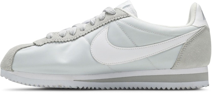 (W) Nike Classic Cortez Nylon 'Pure Platinum' Putih Perak 749864-010 Lookbook (W) Nike Classic Cortez Nylon 'Pure Platinum' Putih Perak 749864-010