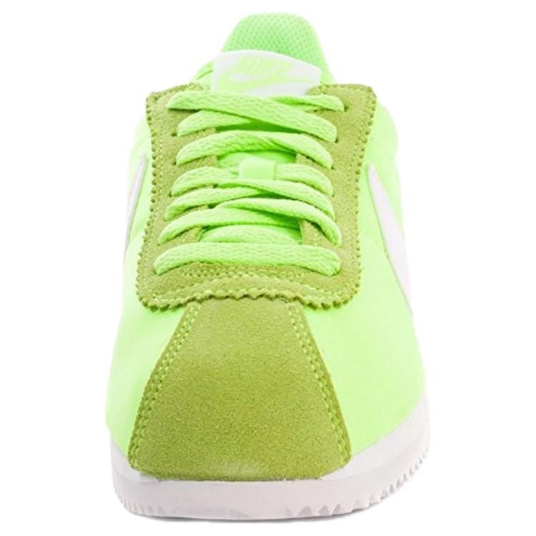 Lookbook (W) Nike Classic Cortez Nylon Hijau Hantu 749864-310