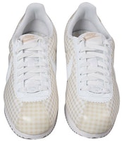 (W) 耐克经典 Cortez QS '峰会白' 运动鞋 BV4890-100 Lookbook (W) 耐克经典 Cortez QS '峰会白' 运动鞋 BV4890-100