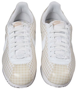 (W) Nike Classic Cortez QS 'Putih Summit' BV4890-100 Lookbook (W) Nike Classic Cortez QS 'Putih Summit' BV4890-100