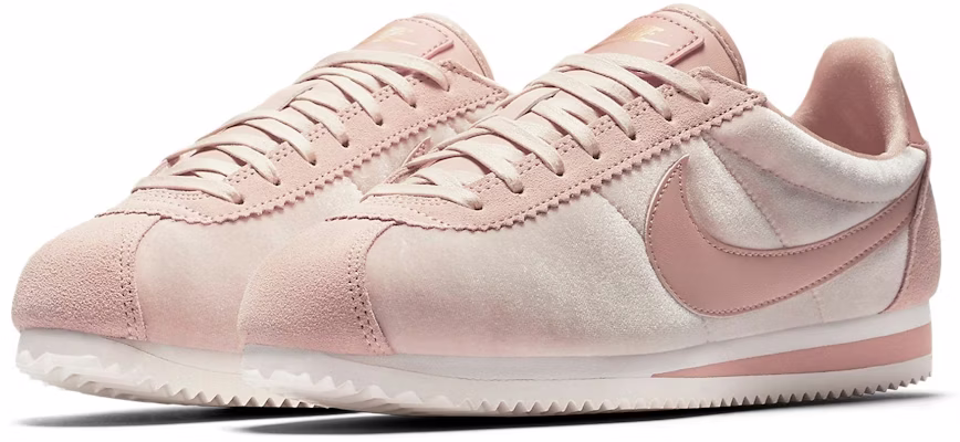 (W) 耐克经典Cortez SE '粒子米黄' 902856-202 Lookbook (W) 耐克经典Cortez SE '粒子米黄' 902856-202