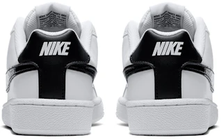 Shop Nike Court Royale 低幫 板鞋 女款 白黑