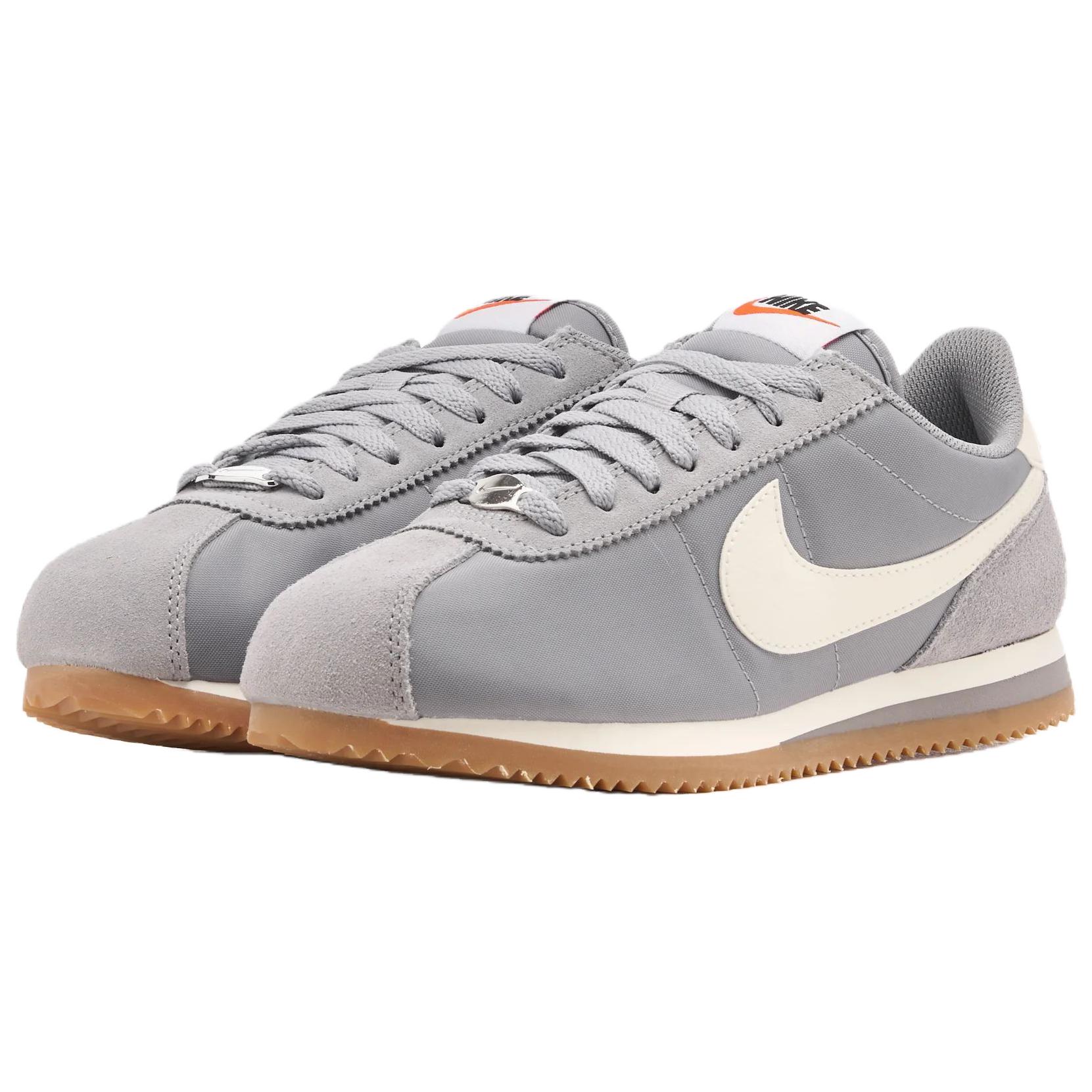 Shop (W) ナイキ コルテッツ テキスタイル セメントグレー ガム ライトブラウン 安全オレンジ セイル DZ2795-005