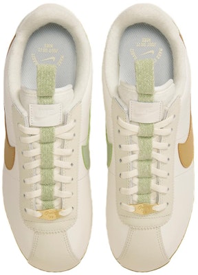 Nike Cortez 舒適百搭 防滑耐磨 低筒 跑步鞋 女款 米色 Shop Nike Cortez 舒適百搭 防滑耐磨 低筒 跑步鞋 女款 米色