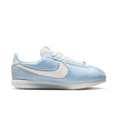 Lookbook (W) Nike Cortez Biru Celestine/Pink Cycle/Perak Metalik/Sail IH3574-441