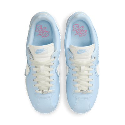 Shop (W) Nike Cortez Biru Celestine/Pink Cycle/Perak Metalik/Sail IH3574-441